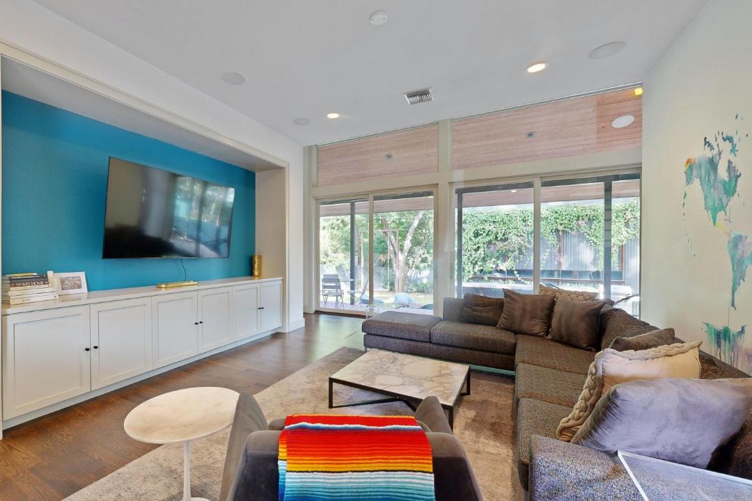 Photo of Livingroom in Bouldin