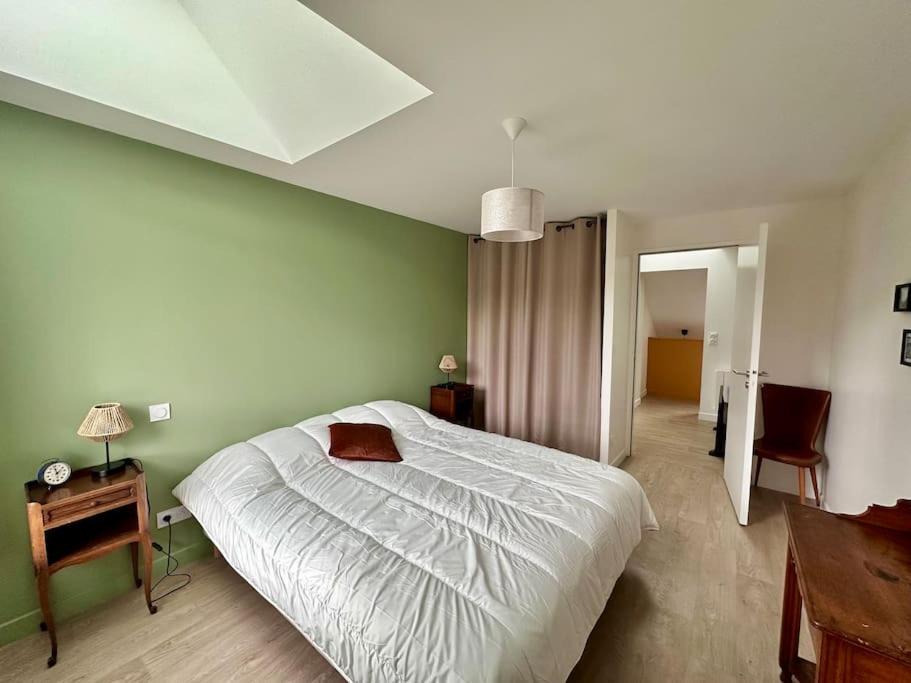 Photo of Bedroom in Irodouer
