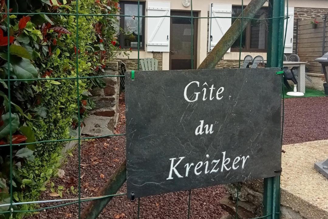 Photo of Buildings in Cleden-Poher