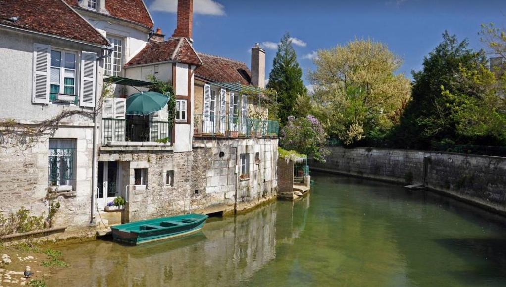 Photo of Buildings in Tonnerre