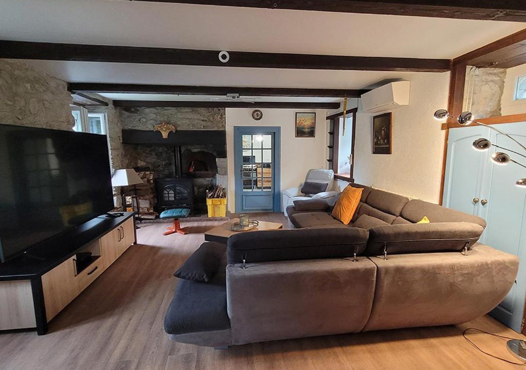 Photo of Livingroom in Louvie Juzon