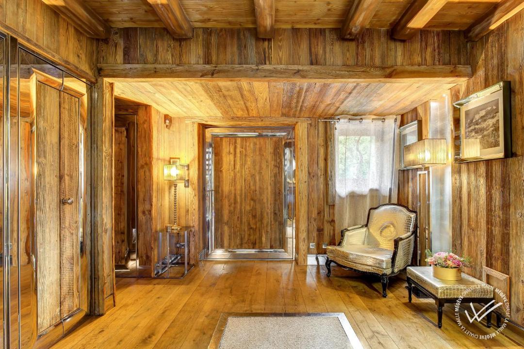 Photo of Others in Demi-Quartier