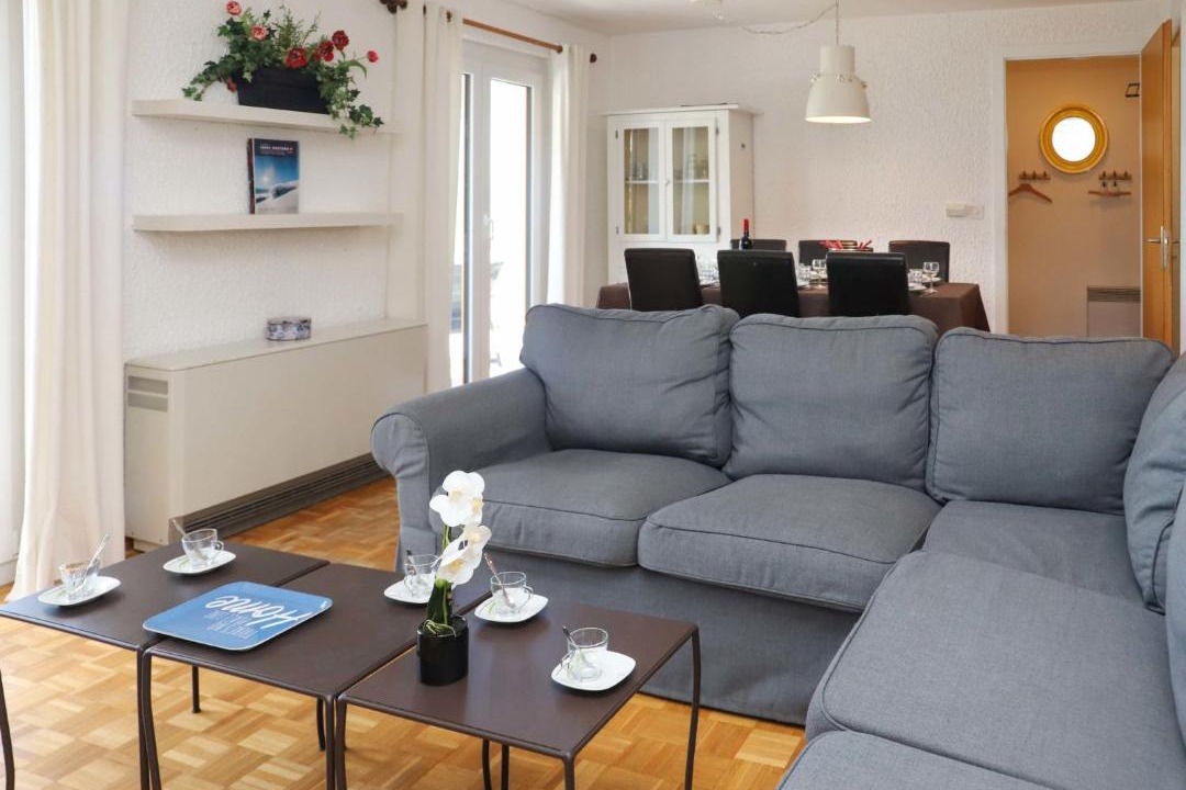 Photo of Livingroom in Lens