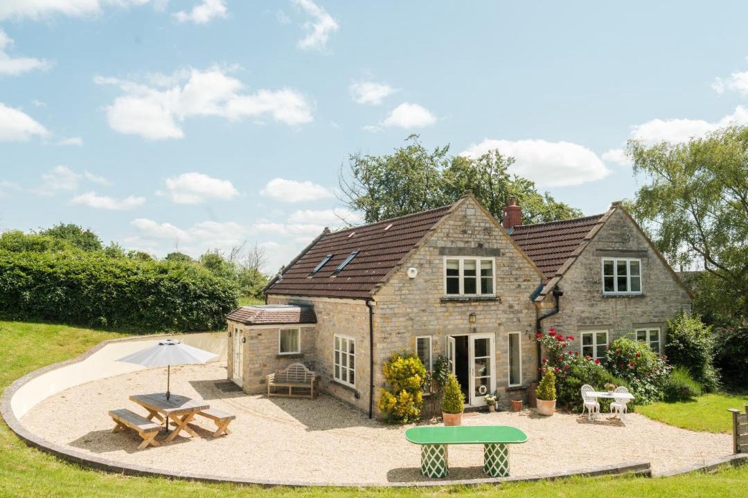 Photo of Buildings in Pylle