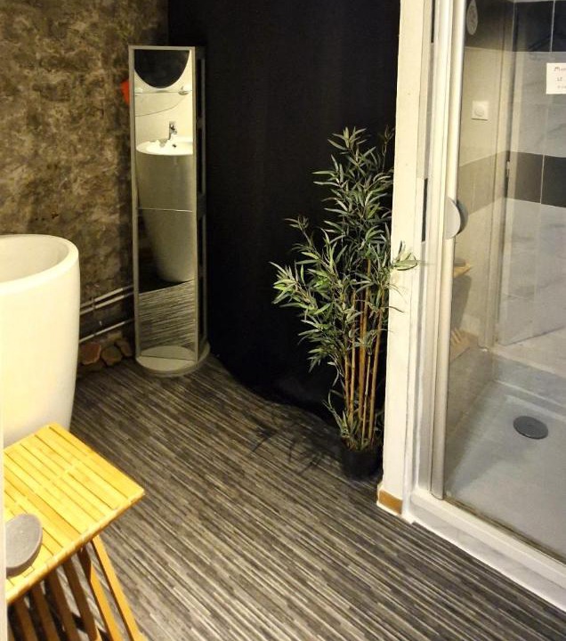 Photo of Bathroom in Glomel