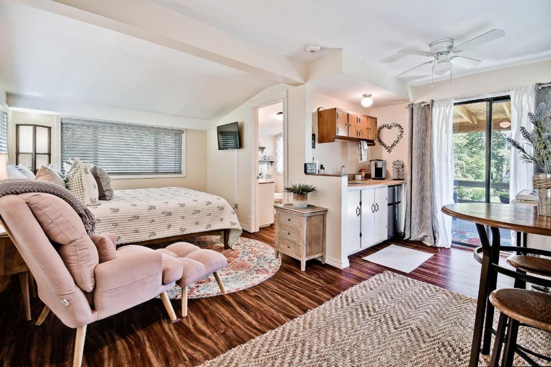 Photo of Livingroom in Eureka Springs