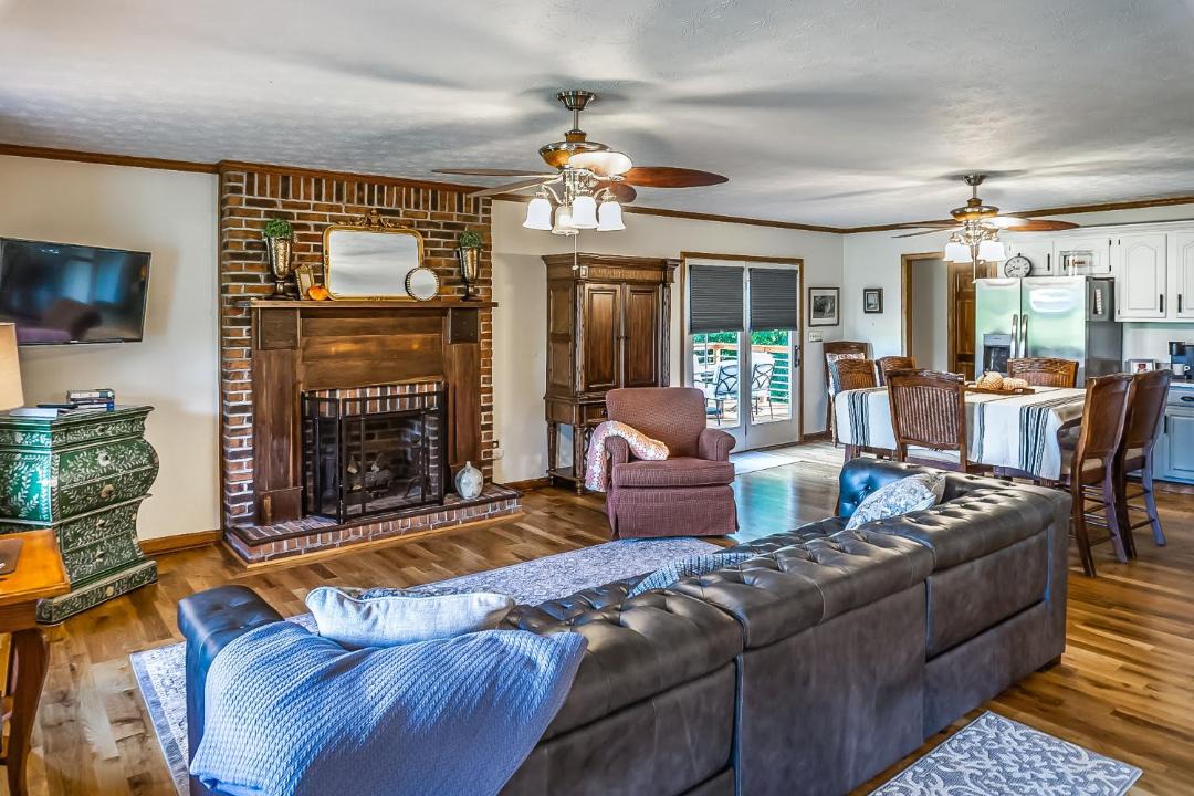 Photo of Livingroom in Elizabethton