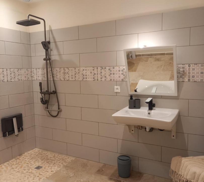 Photo of Bathroom in Pommiers-Moulons