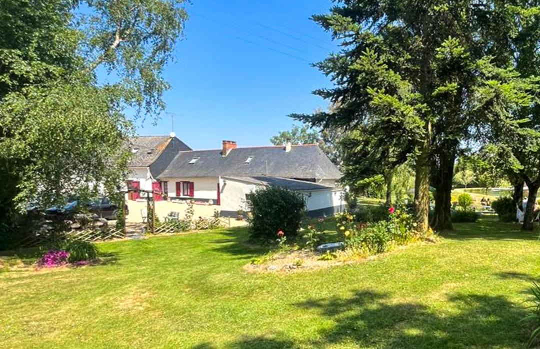 Photo of Buildings in Gruge-l'Hopital