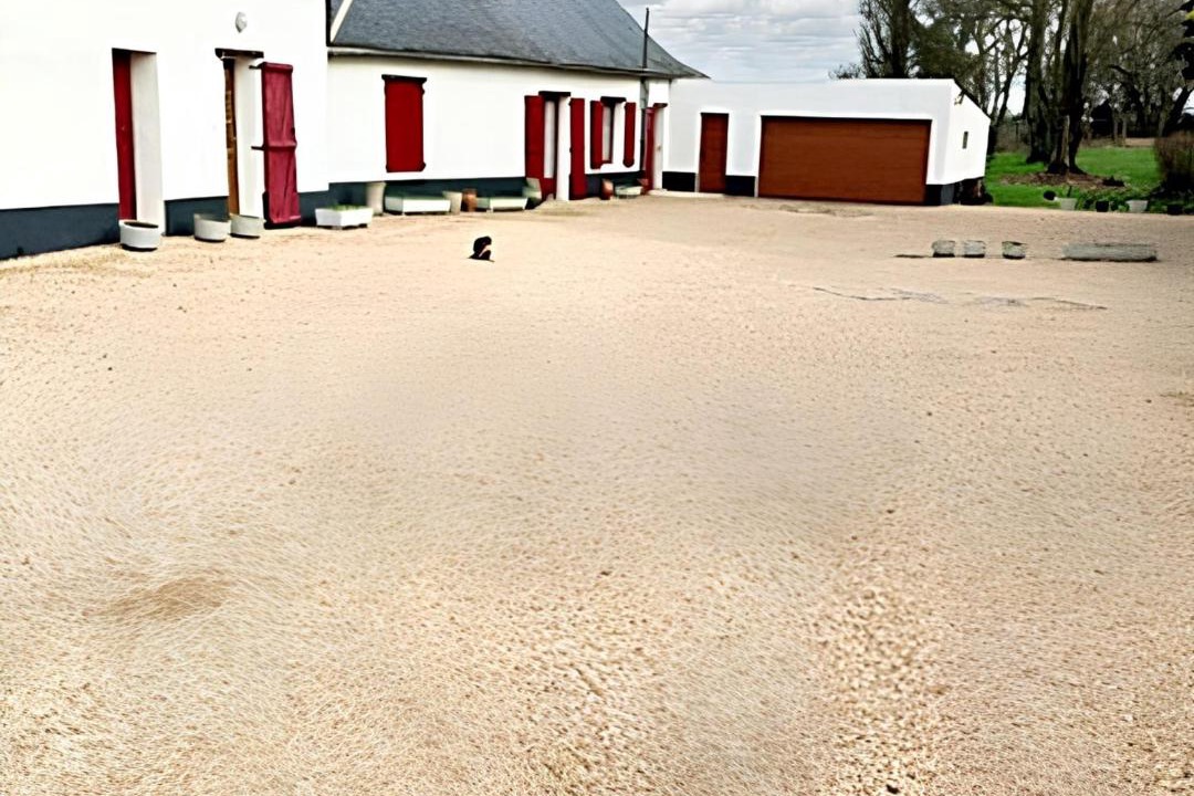 Photo of Buildings in Gruge-l'Hopital