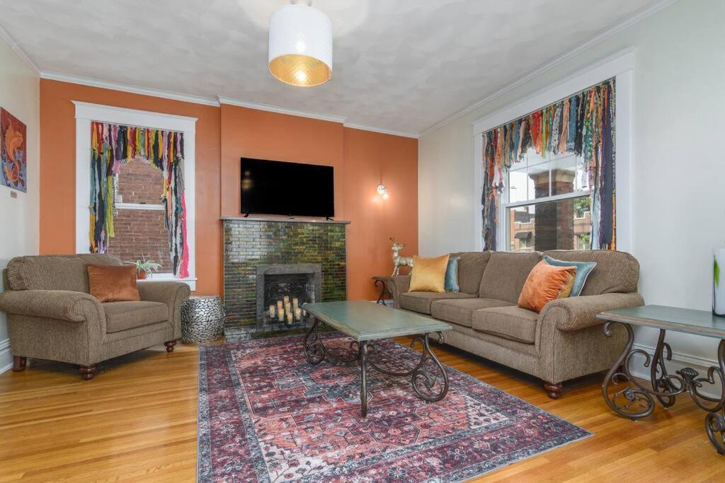 Photo of Livingroom in Jefferson City