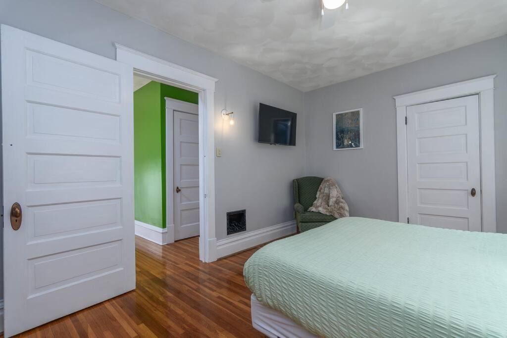 Photo of Bedroom in Jefferson City