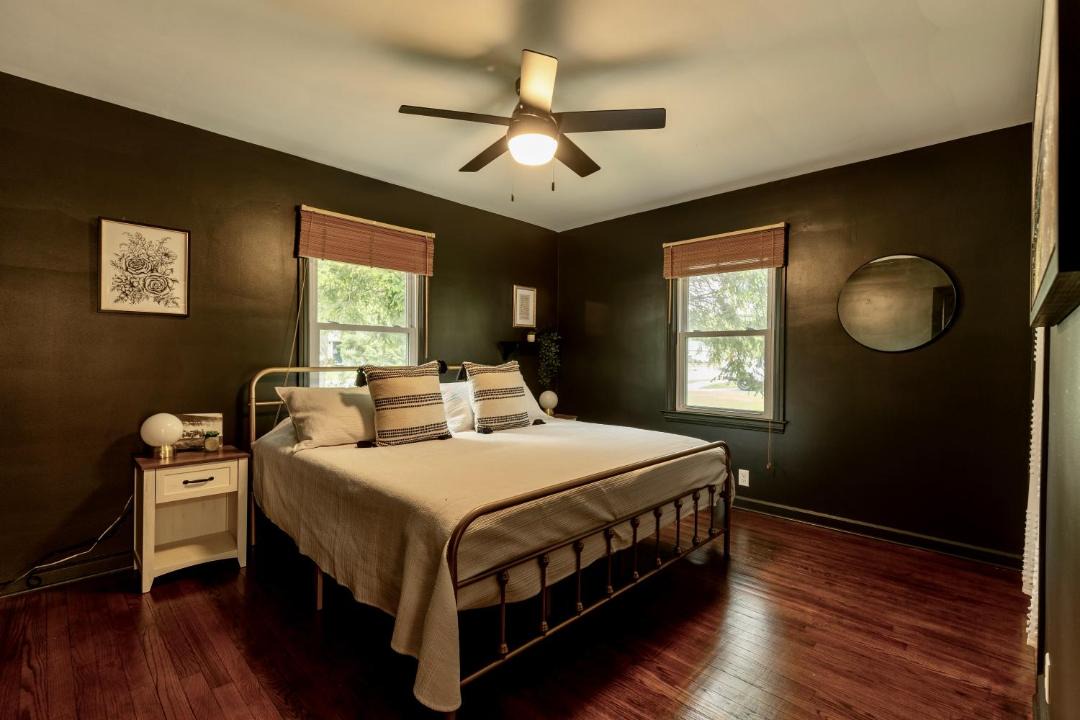 Photo of Bedroom in Speedway