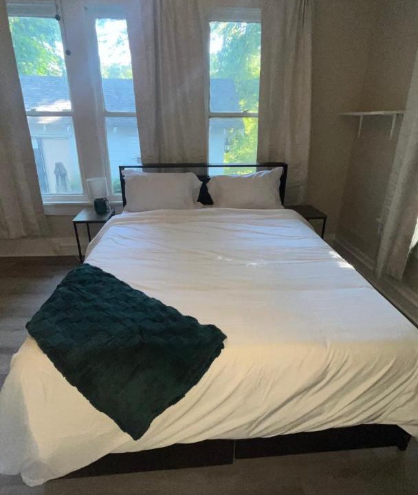 Photo of Bedroom in Highland Historic District