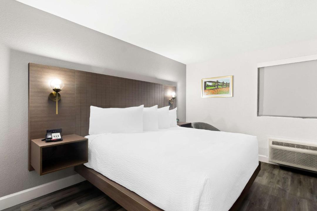 Photo of Bedroom in Groves