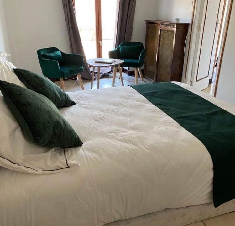 Photo of Others in Binas