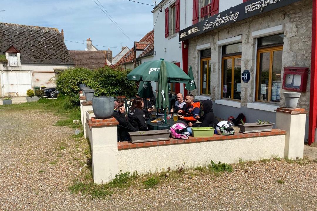 Photo of Others in Binas