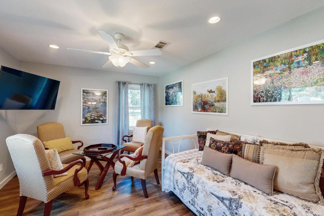 Photo of Livingroom in Granite Shoals