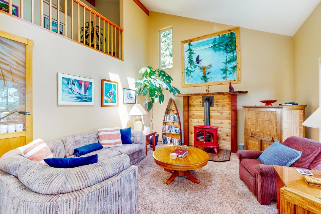 Photo of Livingroom in Brinnon
