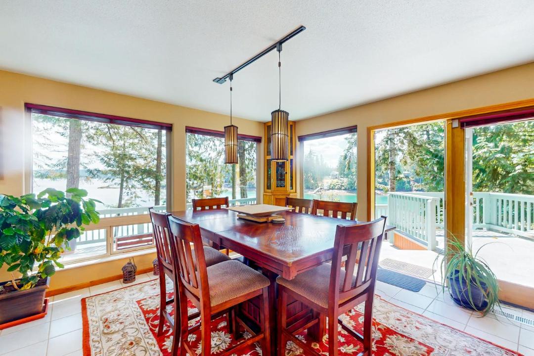 Photo of Livingroom in Brinnon