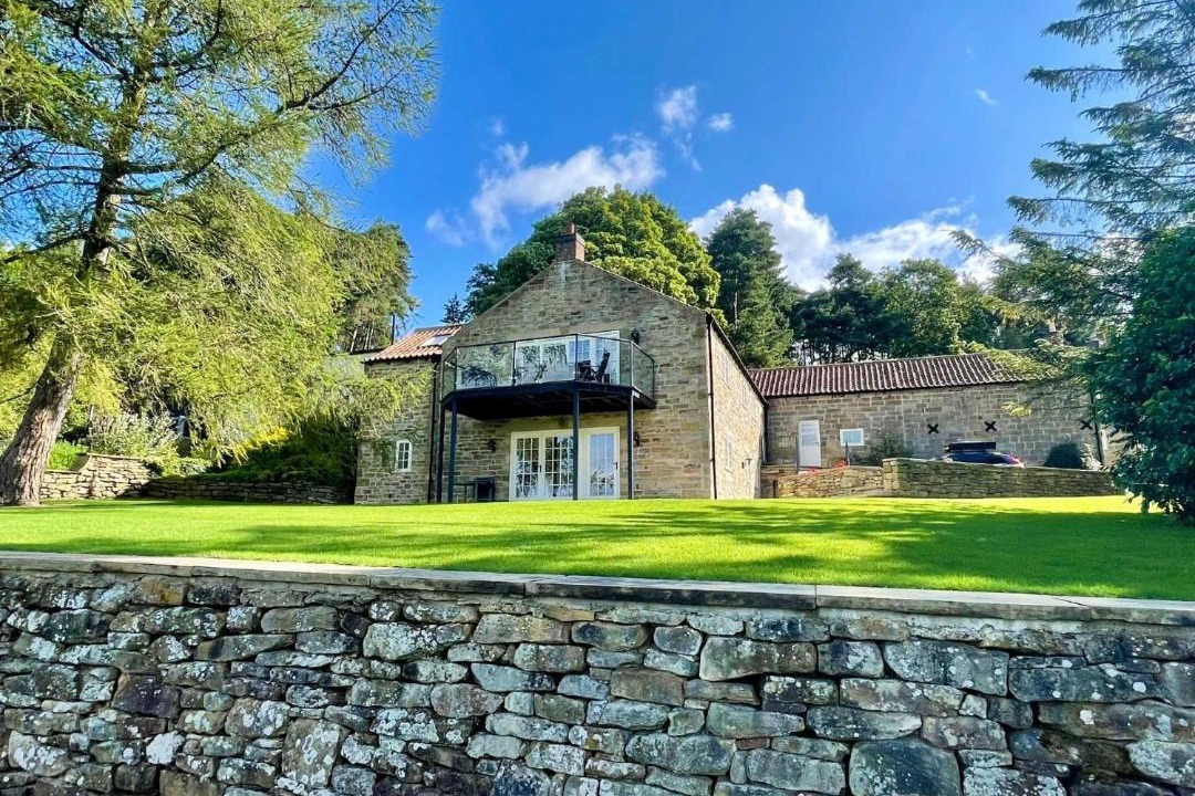 Photo of Buildings in Hartoft
