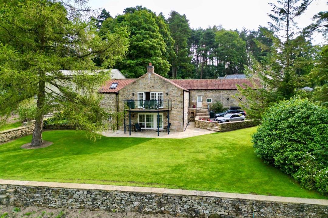 Photo of Buildings in Hartoft