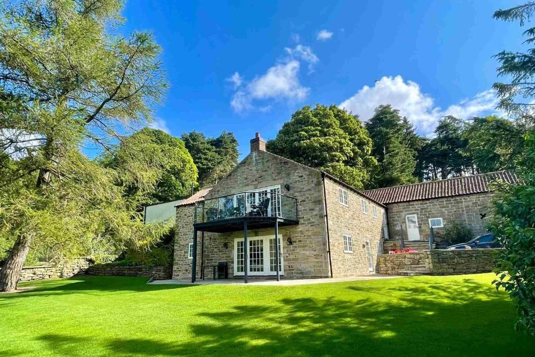 Photo of Buildings in Hartoft