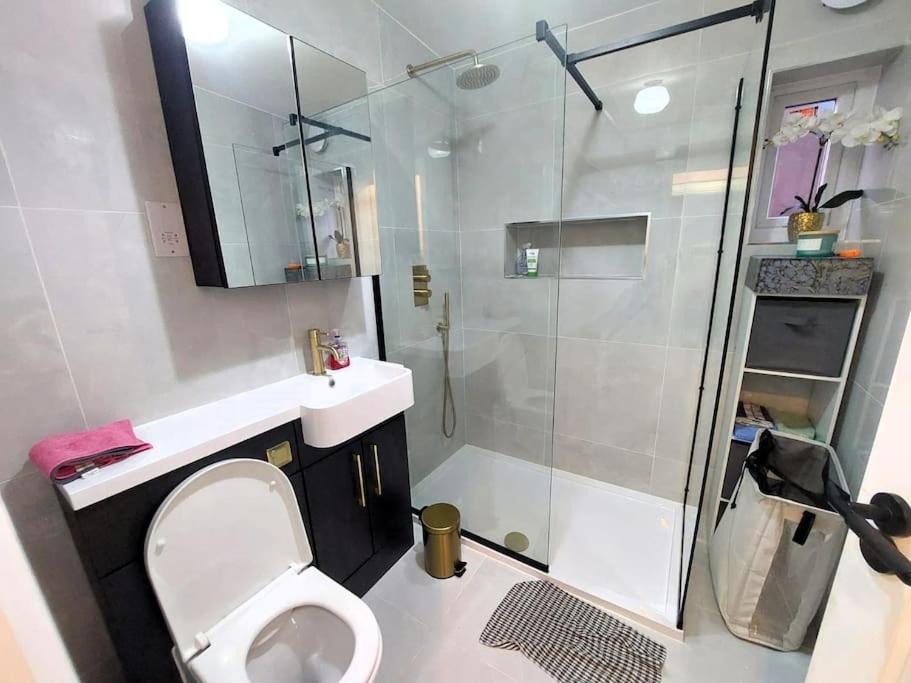 Photo of Bathroom in Singlewell