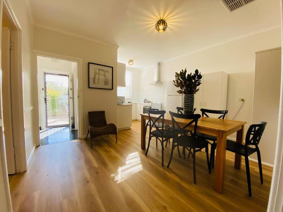 Photo of Livingroom in Elizabeth North