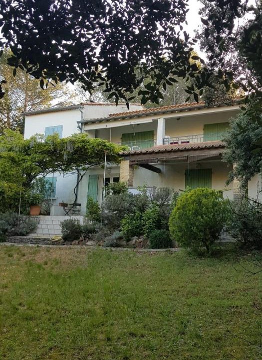 Photo of Buildings in Saint-Victor-des-Oules
