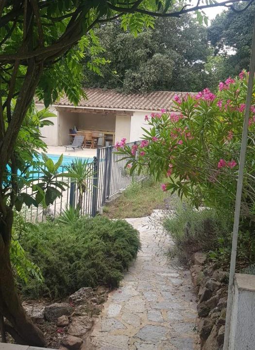 Photo of Buildings in Saint-Victor-des-Oules