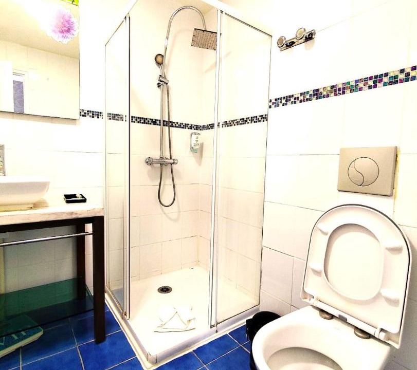 Photo of Bathroom in Meulan-en-Yvelines