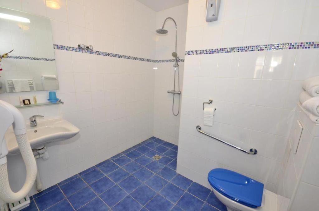 Photo of Bathroom in Meulan-en-Yvelines