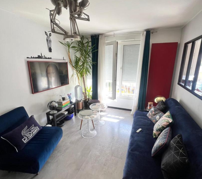 Photo of Livingroom in Colombier - Champ de Mars