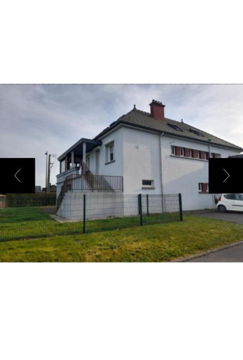 Photo of Buildings in Huppy