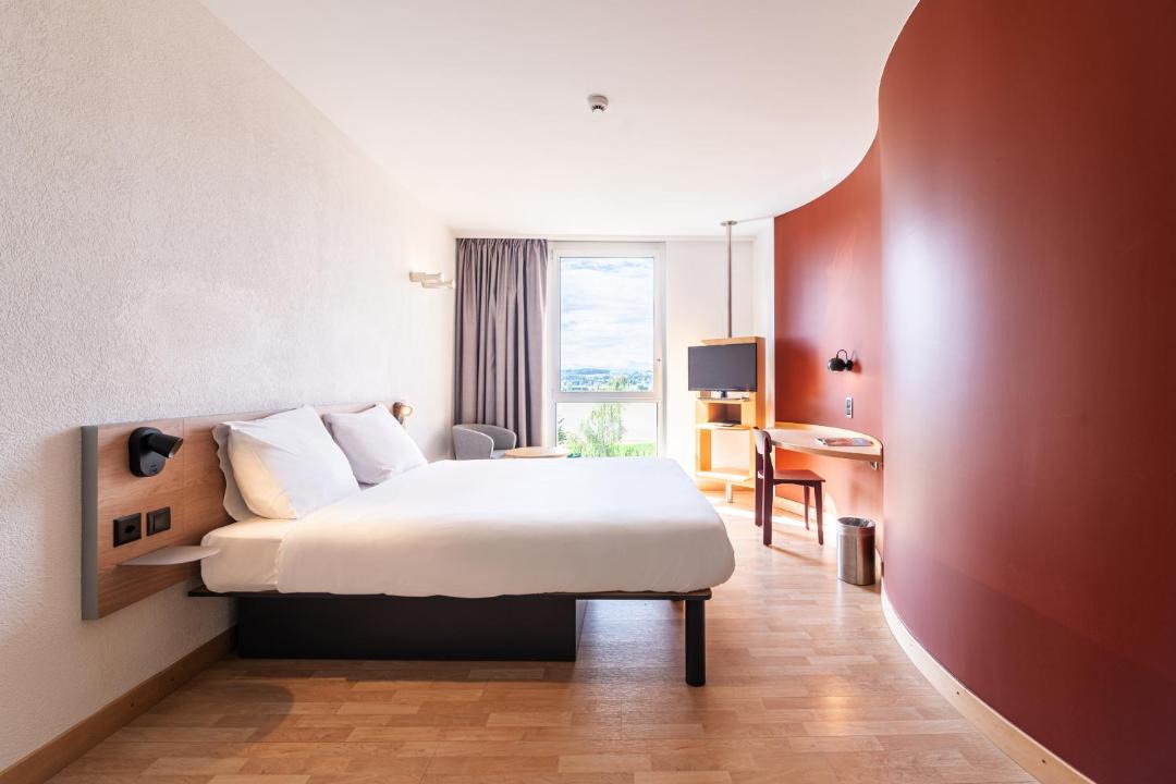 Photo of Bedroom in Lully