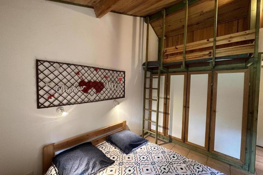 Photo of Bedroom in Argelouse