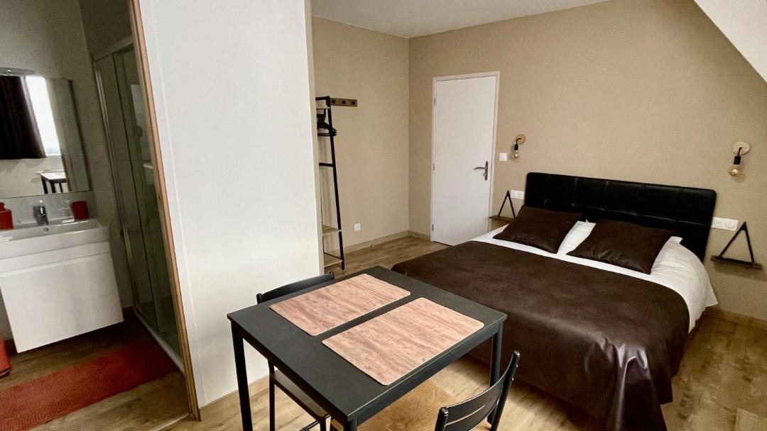 Photo of Bedroom in Lens