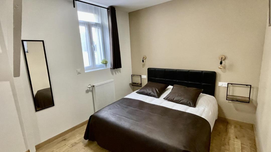 Photo of Bedroom in Lens