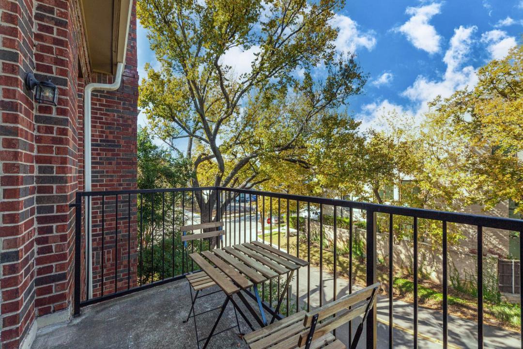 Photo of Patio Balcony in Oak Lawn