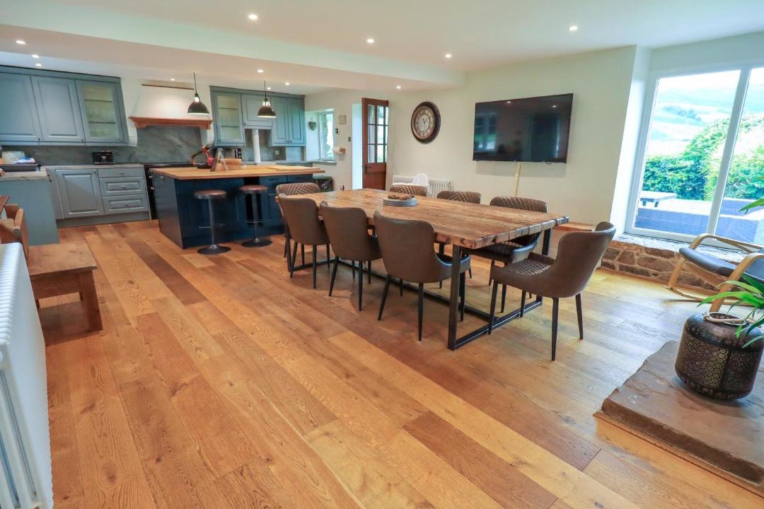 Photo of Livingroom in Scales