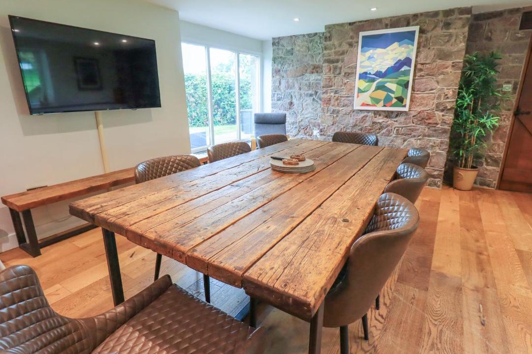 Photo of Livingroom in Scales