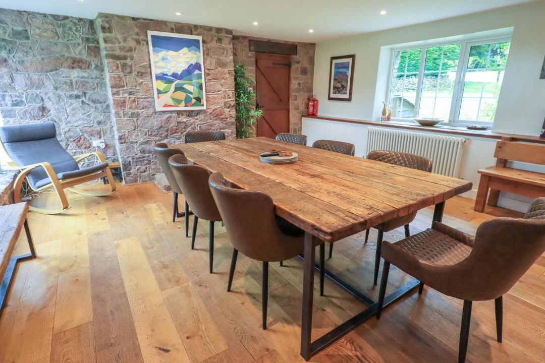 Photo of Livingroom in Scales