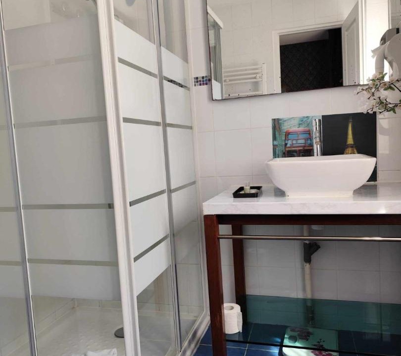 Photo of Bathroom in Meulan-en-Yvelines