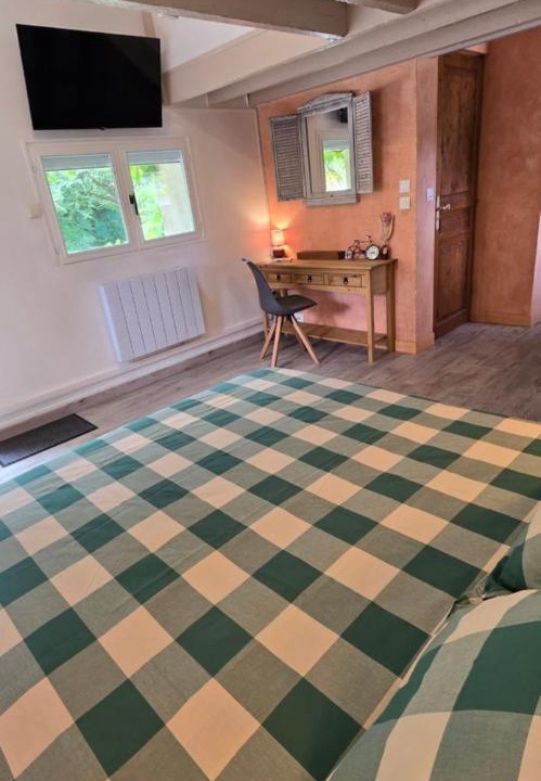 Photo of Others in Emance