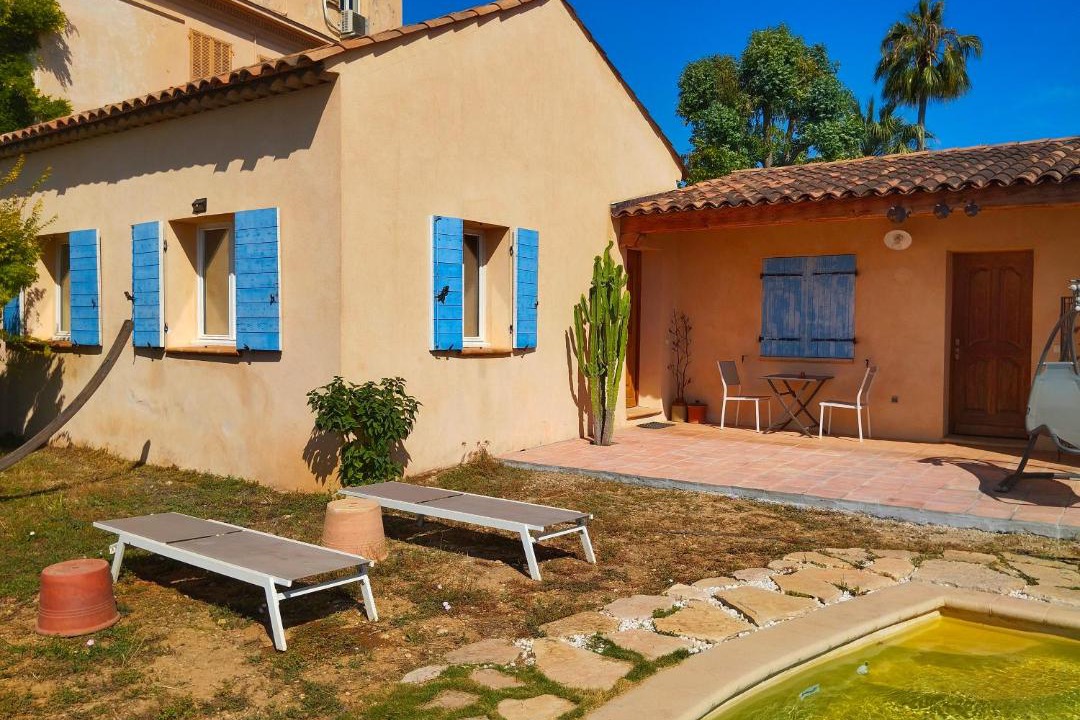 Photo of Buildings in Saint Antoine