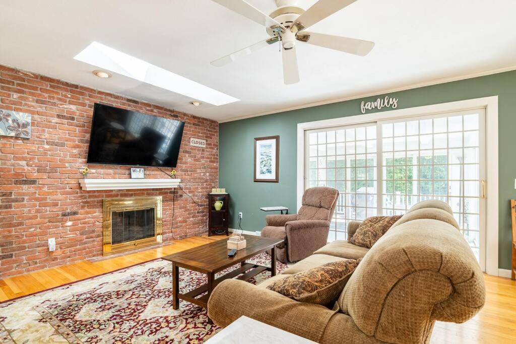 Photo of Livingroom in Lee