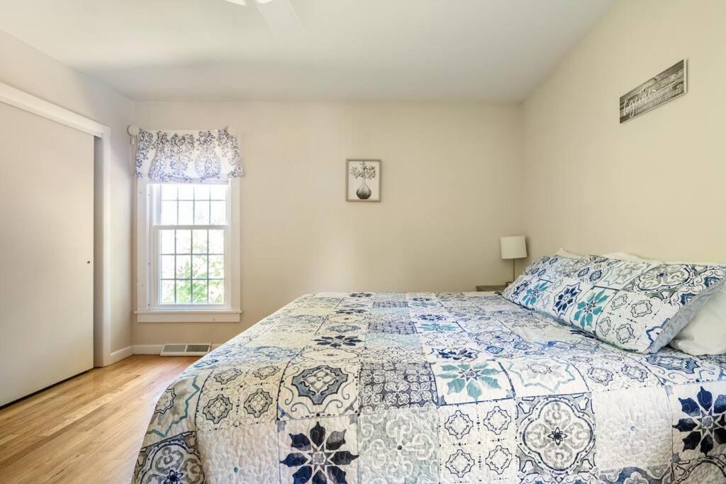Photo of Bedroom in Lee