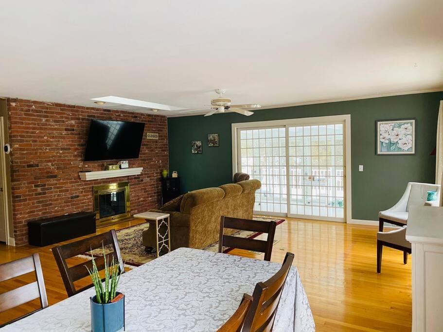 Photo of Livingroom in Lee