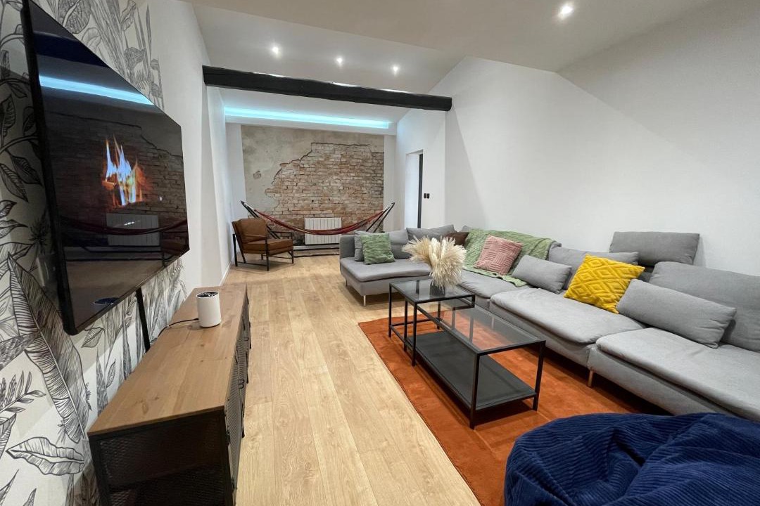 Photo of Livingroom in Lens